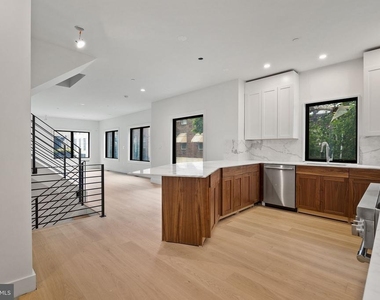 706 Latona Street - Photo Thumbnail 6