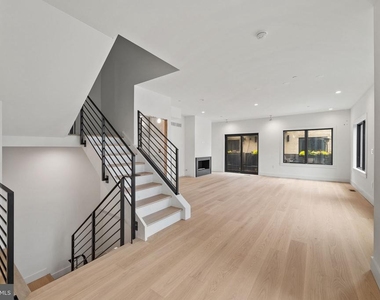 706 Latona Street - Photo Thumbnail 2