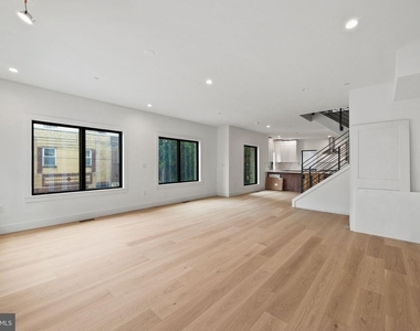 706 Latona Street - Photo Thumbnail 10