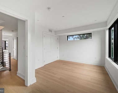 706 Latona Street - Photo Thumbnail 24