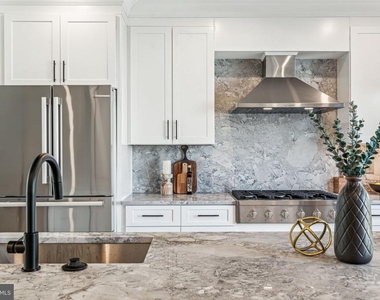 706 Latona Street - Photo Thumbnail 5