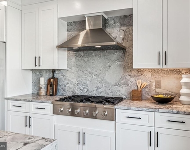 706 Latona Street - Photo Thumbnail 2