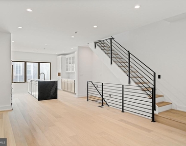 706 Latona Street - Photo Thumbnail 4