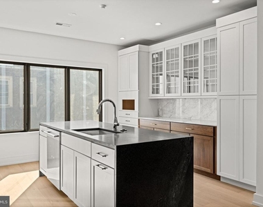 706 Latona Street - Photo Thumbnail 3