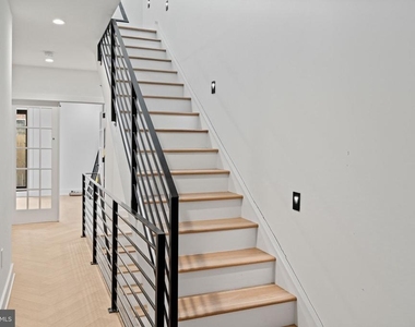 706 Latona Street - Photo Thumbnail 11