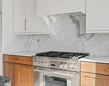 706 Latona Street - Photo Thumbnail 2
