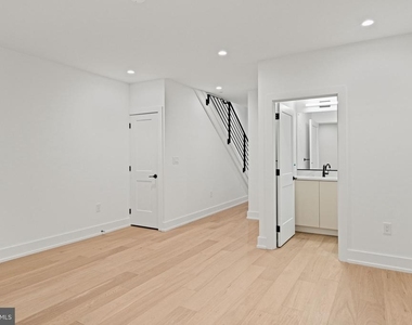 706 Latona Street - Photo Thumbnail 14