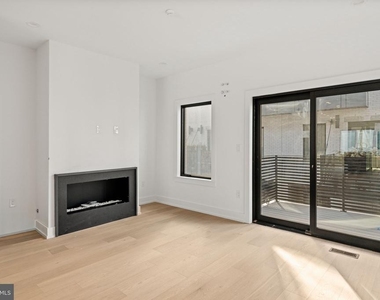 706 Latona Street - Photo Thumbnail 5