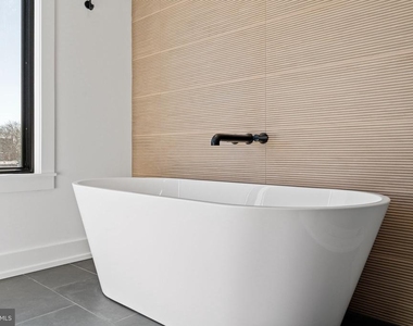 706 Latona Street - Photo Thumbnail 10