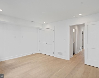 706 Latona Street - Photo Thumbnail 17