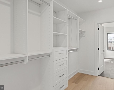 706 Latona Street - Photo Thumbnail 12