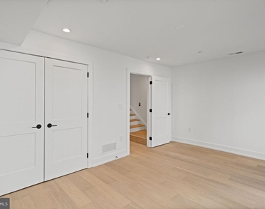 706 Latona Street - Photo Thumbnail 18