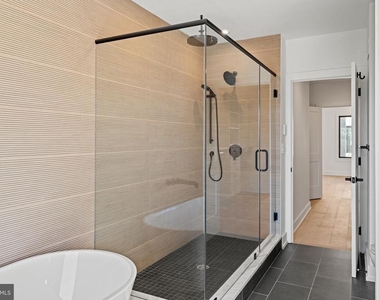 706 Latona Street - Photo Thumbnail 8
