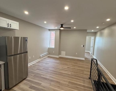 4107 N 5th Street - Photo Thumbnail 2