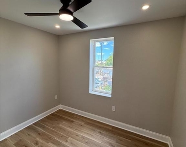 4107 N 5th Street - Photo Thumbnail 7