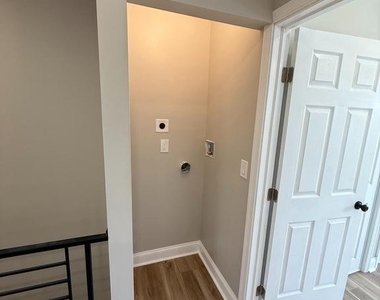 4107 N 5th Street - Photo Thumbnail 4