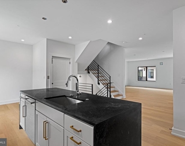 706 Latona Street - Photo Thumbnail 6