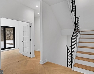 706 Latona Street - Photo Thumbnail 4