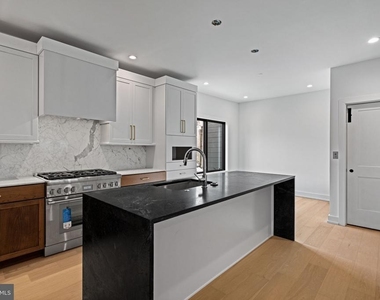 706 Latona Street - Photo Thumbnail 8