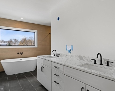 706 Latona Street - Photo Thumbnail 14