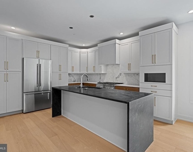 706 Latona Street - Photo Thumbnail 7