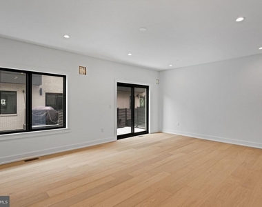 706 Latona Street - Photo Thumbnail 20