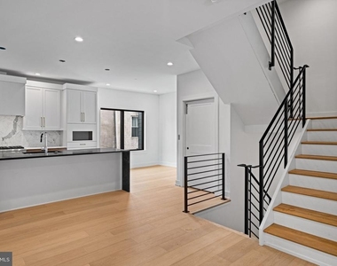 706 Latona Street - Photo Thumbnail 11