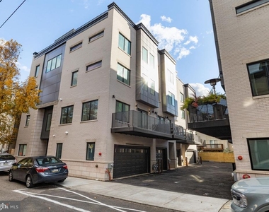 706 Latona Street - Photo Thumbnail 3