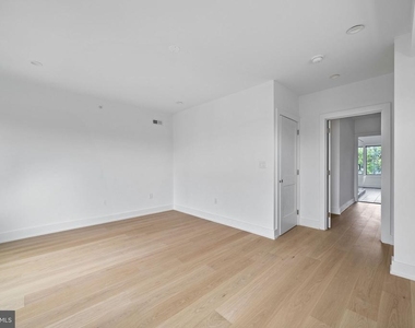706 Latona Street - Photo Thumbnail 14