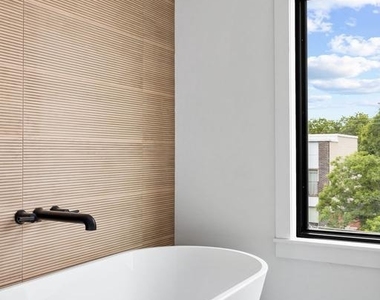 706 Latona Street - Photo Thumbnail 12