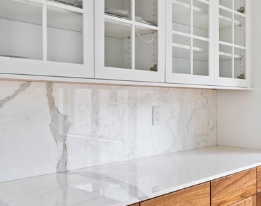 706 Latona Street - Photo Thumbnail 2