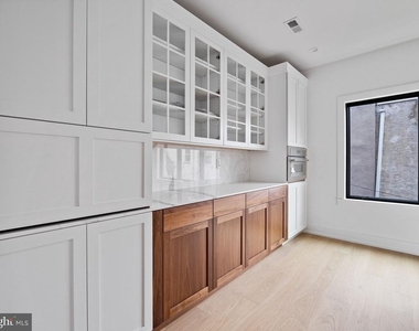 706 Latona Street - Photo Thumbnail 3