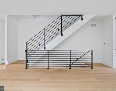 706 Latona Street - Photo Thumbnail 6