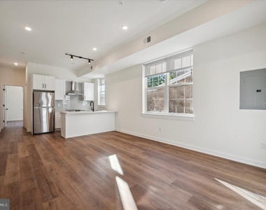 2513 N Howard Street - Photo Thumbnail 4