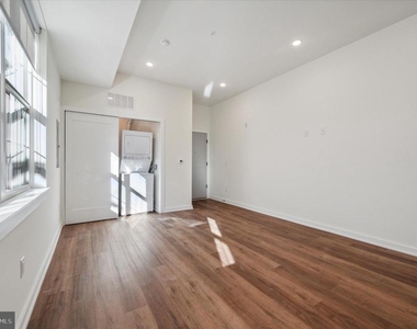2513 N Howard Street - Photo Thumbnail 8