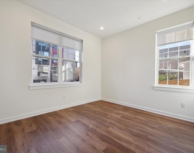 2513 N Howard Street - Photo Thumbnail 3