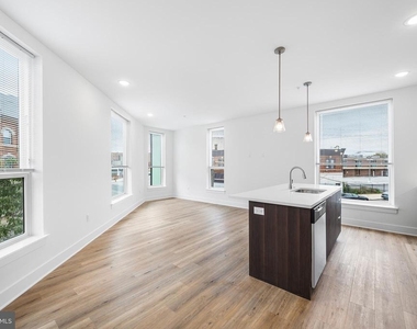 4324 Lancaster Avenue - Photo Thumbnail 6
