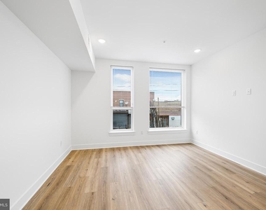 4324 Lancaster Avenue - Photo Thumbnail 11