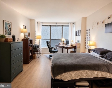 224 W Rittenhouse Square - Photo Thumbnail 3