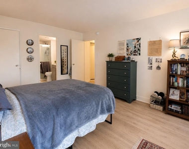 224 W Rittenhouse Square - Photo Thumbnail 4