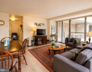 224 W Rittenhouse Square - Photo Thumbnail 2