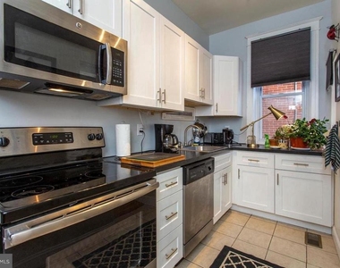 922 S 49th Street - Photo Thumbnail 2