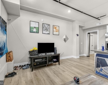 3965 Lancaster Avenue - Photo Thumbnail 2