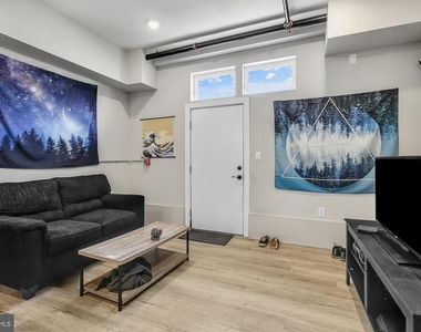 3965 Lancaster Avenue - Photo Thumbnail 4
