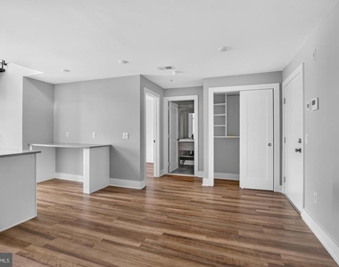 3965 Lancaster Avenue - Photo Thumbnail 6
