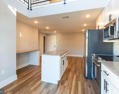 3965 Lancaster Avenue - Photo Thumbnail 6