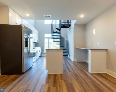3965 Lancaster Avenue - Photo Thumbnail 4