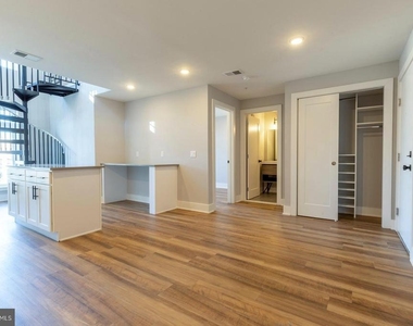 3965 Lancaster Avenue - Photo Thumbnail 2