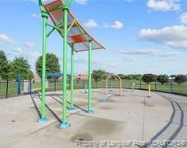 5355 Debut Avenue - Photo Thumbnail 3