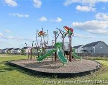5355 Debut Avenue - Photo Thumbnail 4